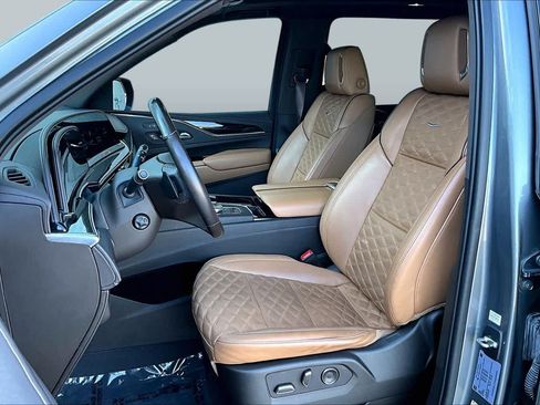 Used 2021 Cadillac Escalade ESV Premium Luxury RWD image 8