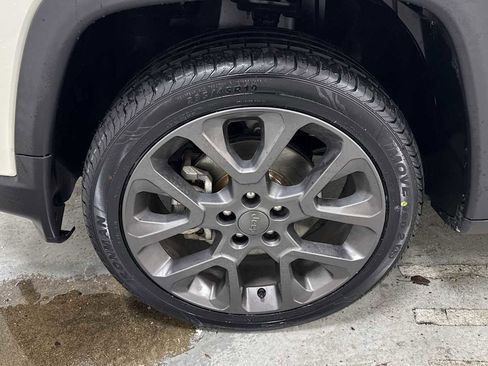 Used 2021 Jeep Compass Latitude image 10