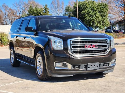 Used 2020 GMC Yukon XL SLT image 3