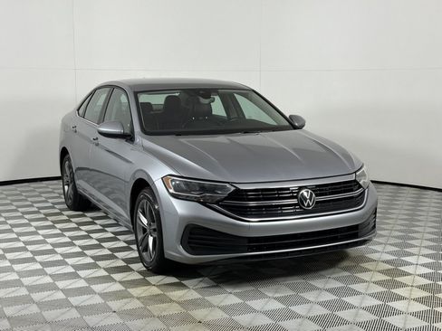 Used 2022 Volkswagen Jetta SE FWD image 3