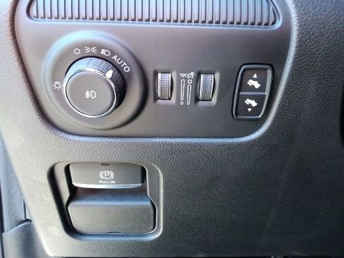 Used 2023 Jeep Wagoneer 2WD image 17