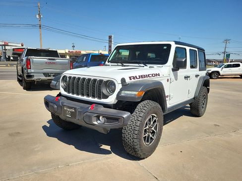 Used 2025 Jeep Wrangler Unlimited Rubicon AWD/4WD image 3