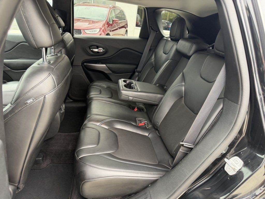 Used 2019 Jeep Cherokee Latitude Plus w/ Comfort/Convenience Group AWD/4WD image 13