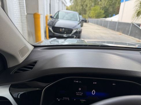 Used 2025 Volkswagen Taos SE image 34