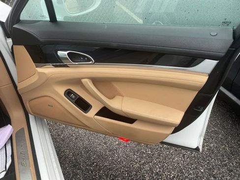 Used 2016 Porsche Panamera 4 image 14