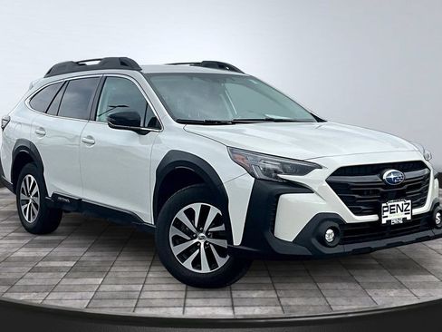 Used 2024 Subaru Outback Premium AWD/4WD image 3