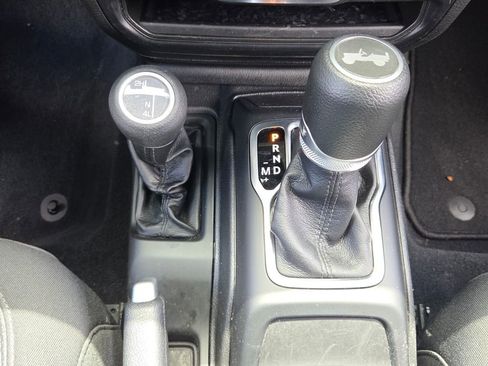Used 2022 Jeep Wrangler Sport AWD/4WD image 20