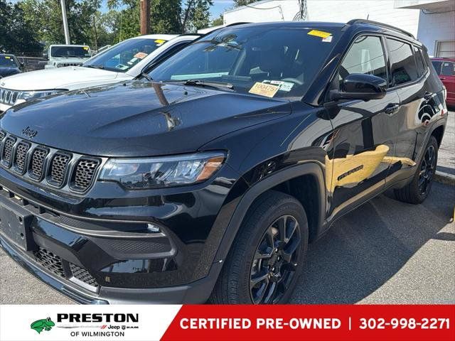 Certified 2023 Jeep Compass Latitude w/ Sun and Sound Group AWD/4WD image 1