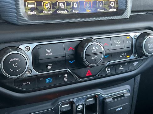 Used 2021 Jeep Wrangler Unlimited Sahara image 24