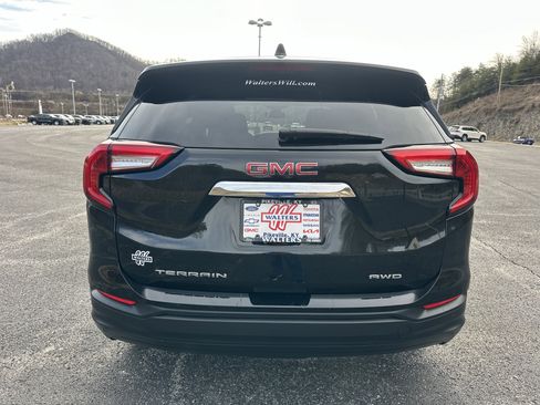 Used 2024 GMC Terrain SLE image 6