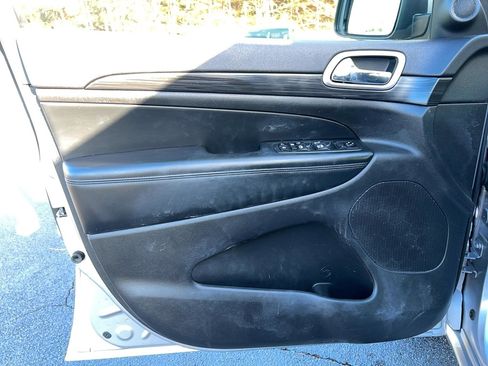 Used 2020 Jeep Grand Cherokee Altitude image 12