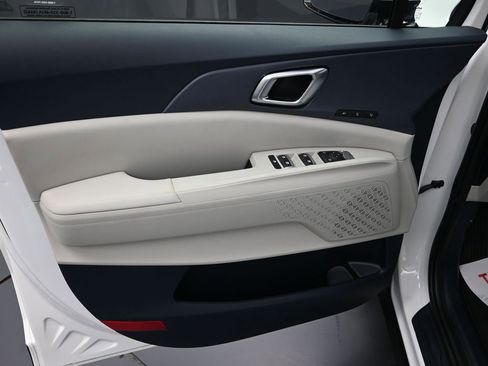 New 2026 Kia Carnival EX FWD image 10