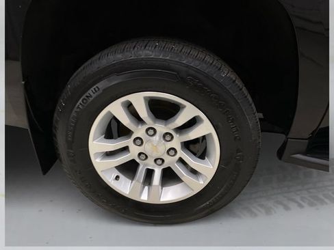 Used 2019 Chevrolet Suburban LT AWD/4WD image 17