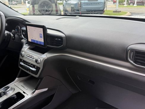 Used 2021 Ford Explorer XLT w/ Equipment Group 202A AWD/4WD image 18