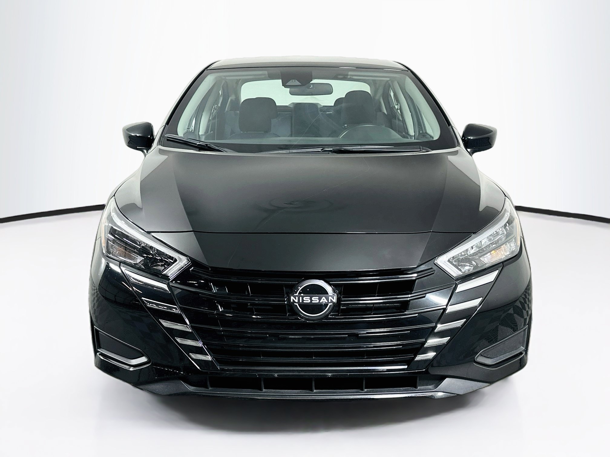Used 2025 Nissan Versa SV FWD image 2