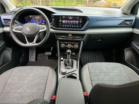 Used 2024 Volkswagen Taos SE image 13