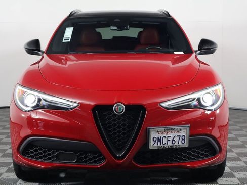 Used 2022 Alfa Romeo Stelvio Veloce image 2