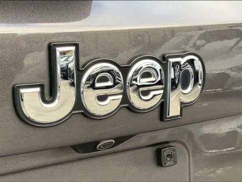 Used 2016 Jeep Renegade Limited image 32