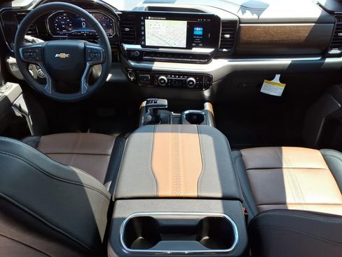 Used 2025 Chevrolet Silverado 1500 High Country w/ High Country Premium Package AWD/4WD image 15