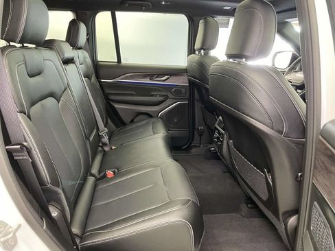 Used 2025 Jeep Grand Cherokee Overland AWD/4WD image 19