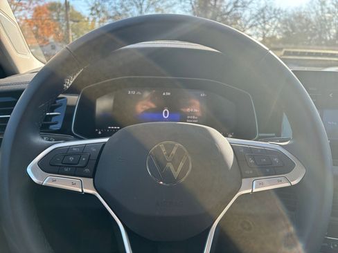 Used 2025 Volkswagen Jetta SE image 27