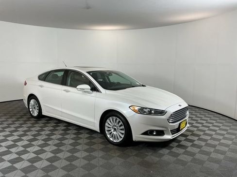 Used 2016 Ford Fusion SE w/ Equipment Group 502A FWD image 3