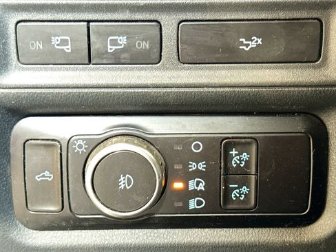 Used 2023 Ford F150 Lariat w/ FX4 Off-Road Package AWD/4WD image 12