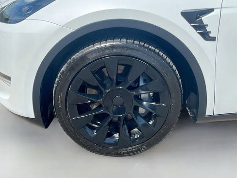 Used 2023 Tesla Model Y Long Range AWD/4WD image 3
