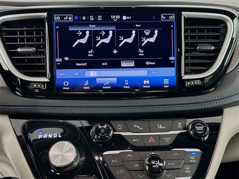 Used 2021 Chrysler Pacifica Touring w/ Cold Weather Group image 15