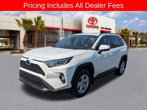 Certified 2020 Toyota RAV4 XLE w/ Convenience Package AWD/4WD image 9