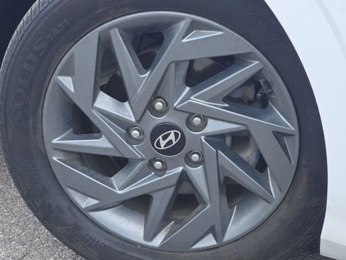 Used 2024 Hyundai Elantra SEL FWD image 9