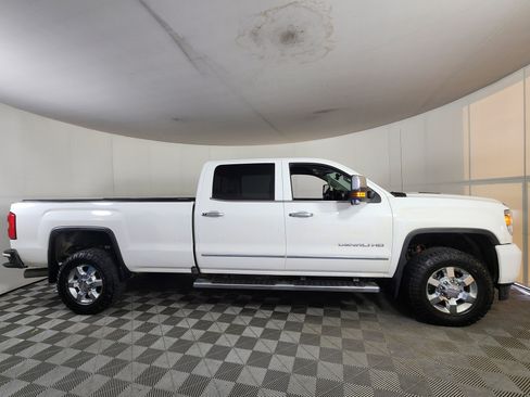 Used 2016 GMC Sierra 3500 Denali w/ Duramax Plus Package image 8