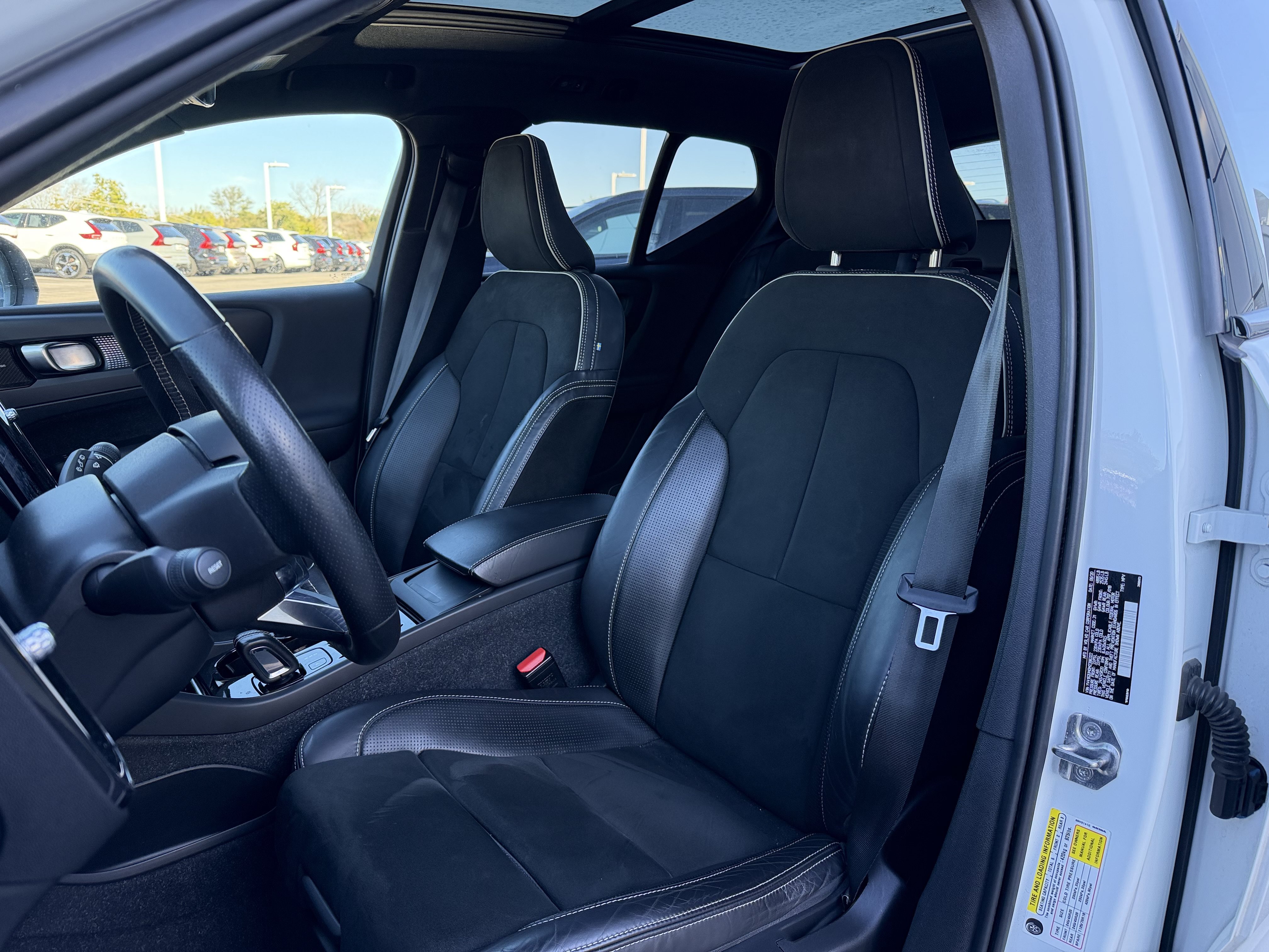 Used 2021 Volvo XC40 T5 R-Design w/ Protection Package AWD/4WD image 8