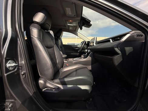 Used 2021 Toyota RAV4 Limited image 27