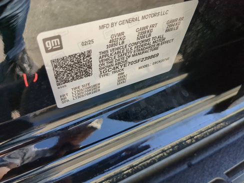 Used 2025 Chevrolet Silverado 2500 ZR2 w/ Technology Package image 36