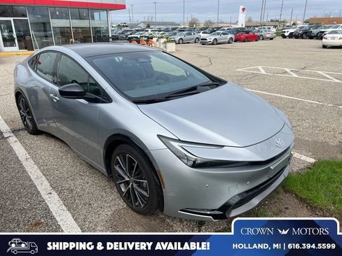 Used 2024 Toyota Prius XLE FWD image 1