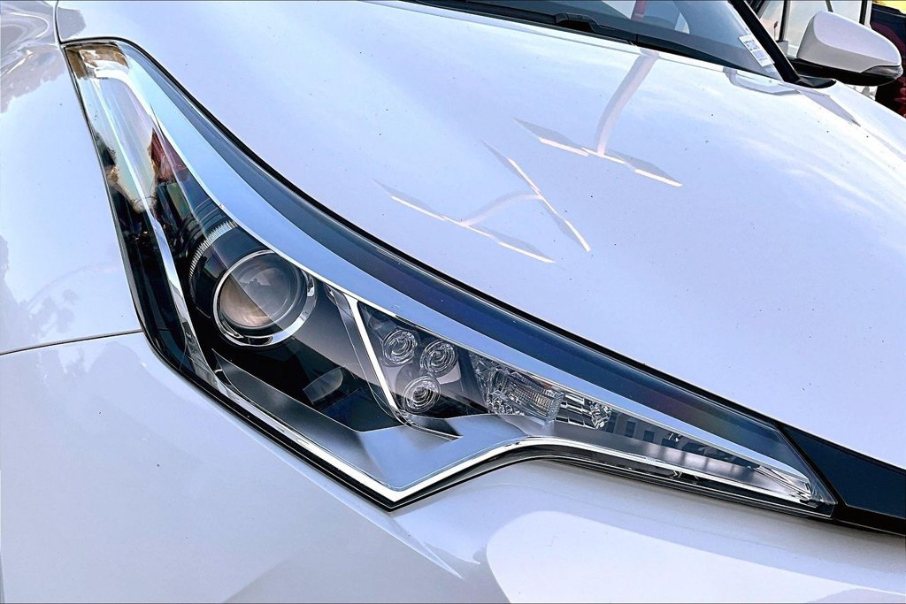Used 2019 Toyota C-HR XLE FWD image 32