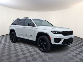Used 2023 Jeep Grand Cherokee Altitude AWD/4WD video 1