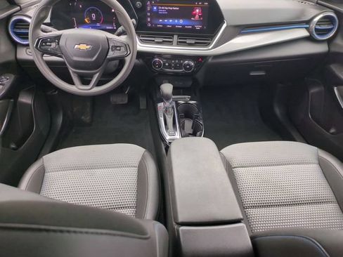 Used 2025 Chevrolet Trax LT FWD image 18