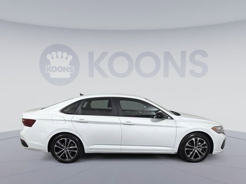 Used 2023 Volkswagen Jetta Sport image 8