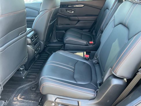 Used 2025 Honda Pilot TrailSport image 12