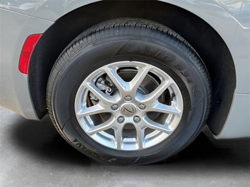 Used 2023 Chrysler Pacifica Touring-L image 11