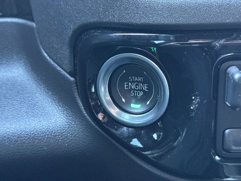 Used 2025 GMC Sierra 1500 Elevation image 32