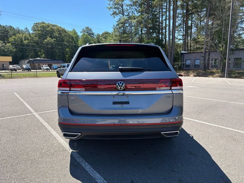 Used 2025 Volkswagen Atlas SE AWD/4WD image 6