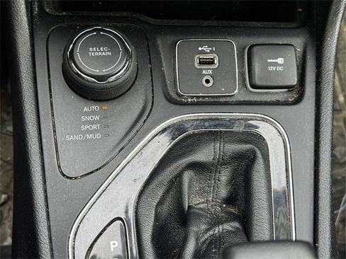 Certified 2019 Jeep Cherokee Limited image 37