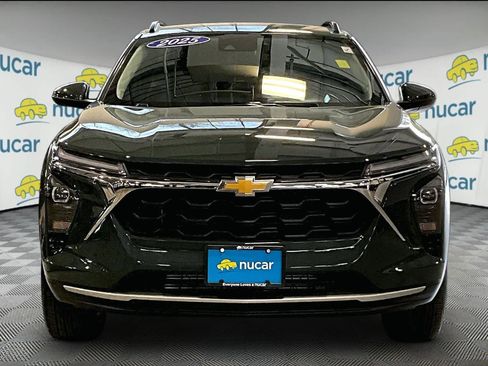 Used 2025 Chevrolet Trax LT w/ Driver Confidence Package FWD image 2