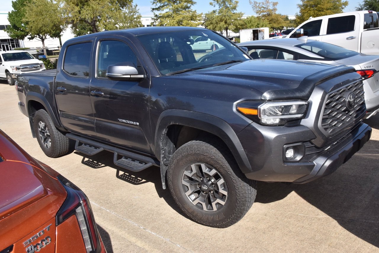 Used 2023 Toyota Tacoma TRD Off-Road AWD/4WD image 4