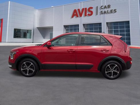 Used 2025 Kia Niro LX FWD image 2