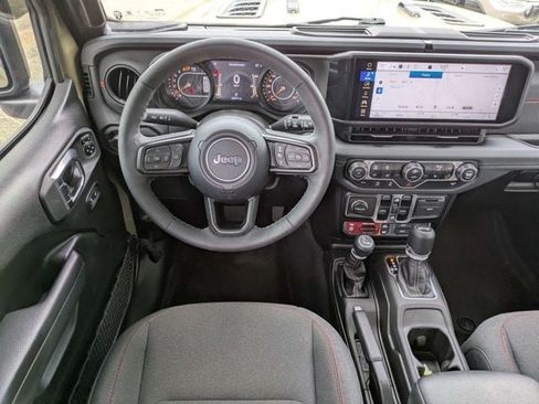 Used 2025 Jeep Wrangler Unlimited Rubicon w/ Convenience Group AWD/4WD image 16