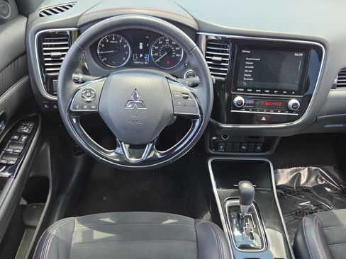 Used 2020 Mitsubishi Outlander SE FWD image 11